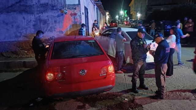Choque entre dos Jettas deja daños materiales en Las Margaritas