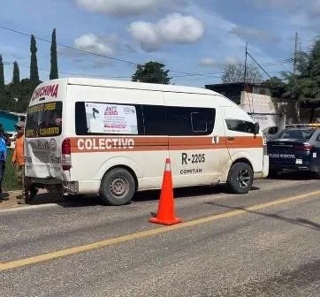 Choque por alcance deja dos lesionados en carretera al Cuartel Militar en Comitán