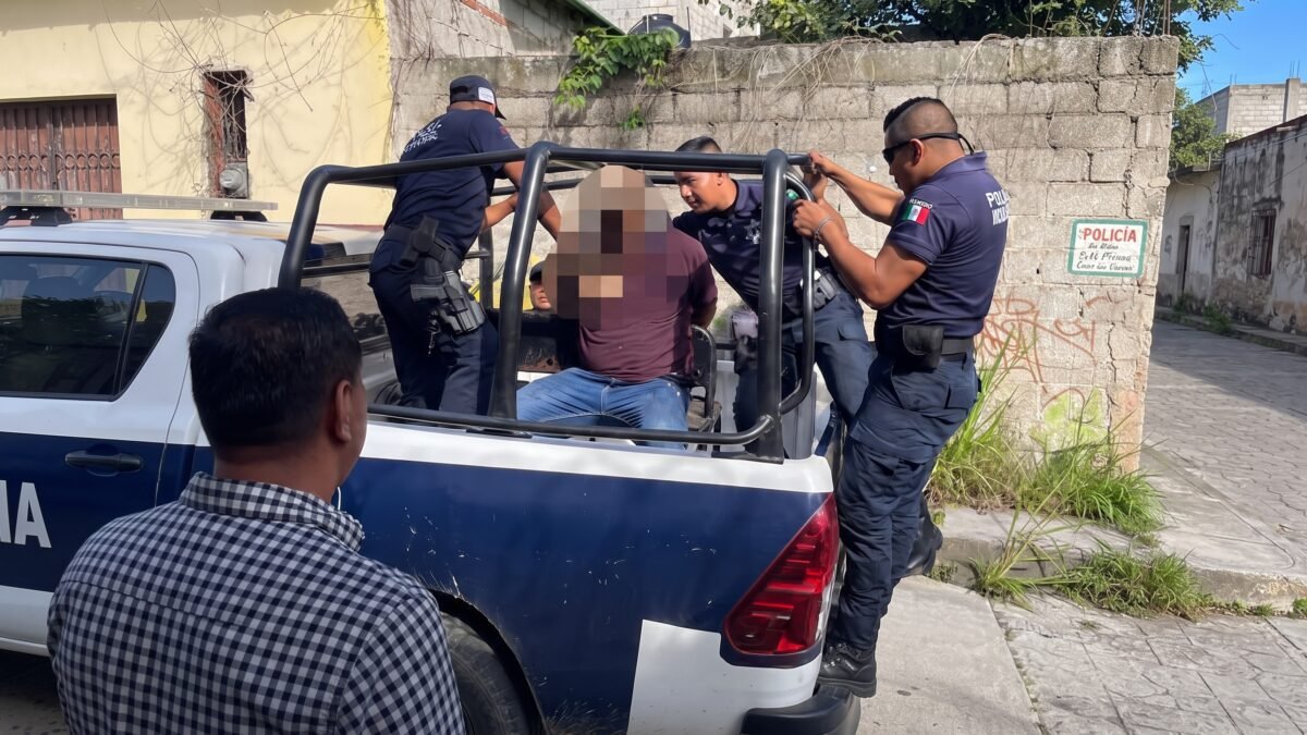 Ciudadanos retienen a presunto robacarros en el centro de Ocosingo