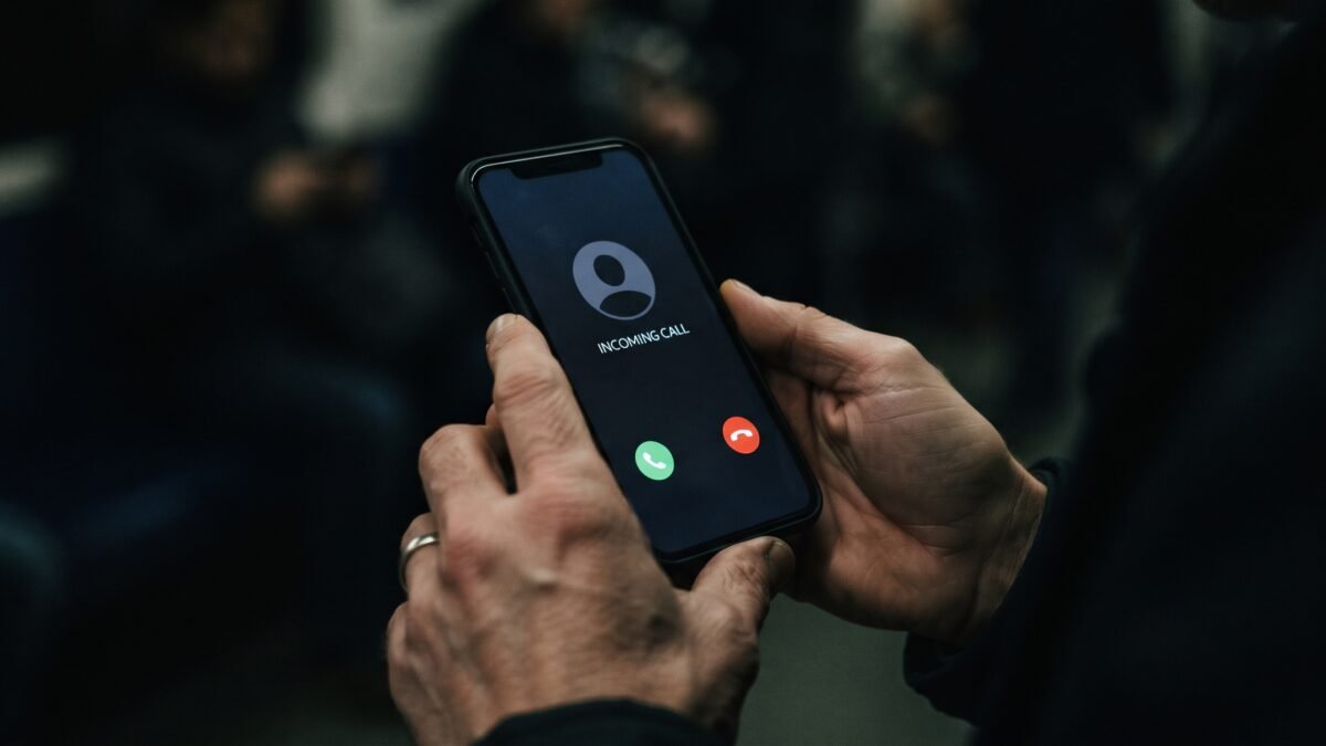 Clonan la voz de tu hermana con IA: así es la nueva estafa telefónica que pide 10 mil pesos
