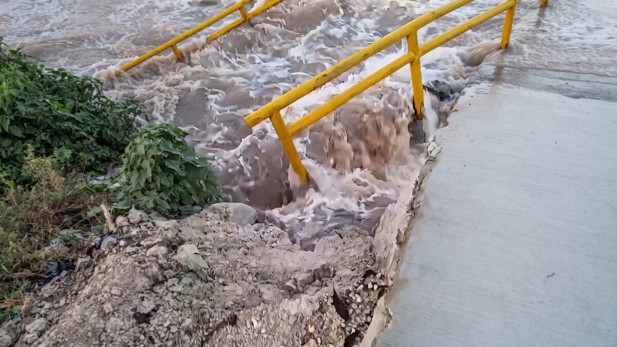 Colapsa puente recién inaugurado entre Benito Juárez Bulwa y Candelaria Bulwa en Ocosingo