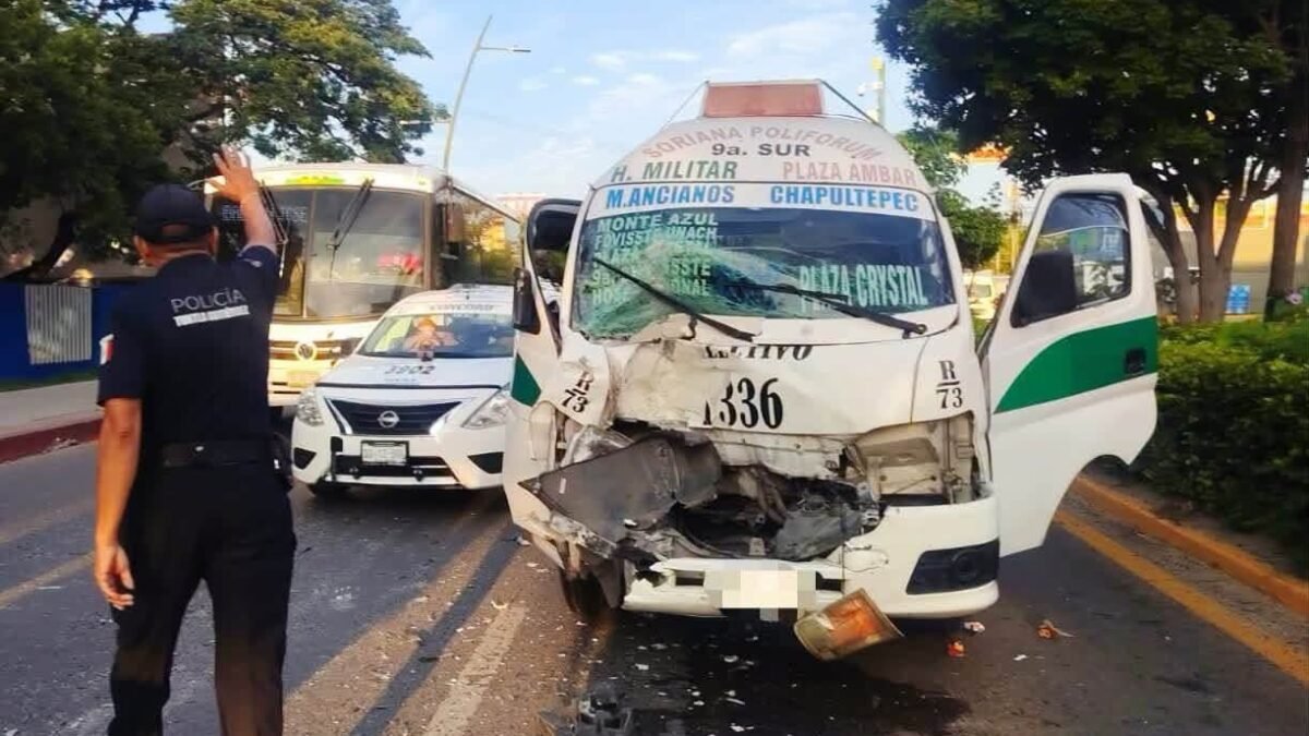 Colectivo de la 73 se da tremendo coyolazo frente al Tec en Tuxtla