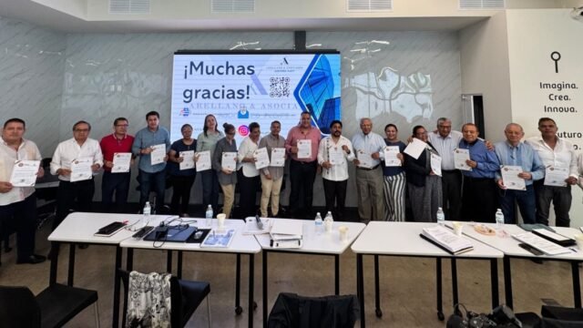 Colegio de Notarios de la costa concluye curso sobre prevención de lavado de dinero en Tapachula