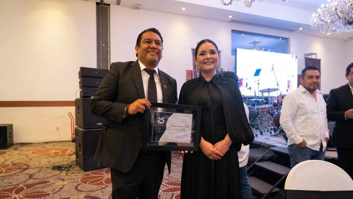 “Corazones que transforman”: Rotarios de Tuxtla nombran aliado a Jovani Salazar en su 25 aniversario
