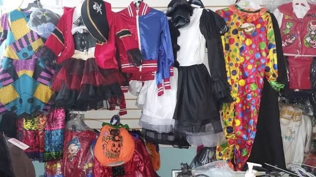 Cosen día y noche en San Roque: dos hermanos visten a Tuxtla de catrinas y lloronas