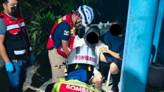 ¡De su propia altura al hospital!: mujer se parte la pierna tras caer en su casa en Villaflores