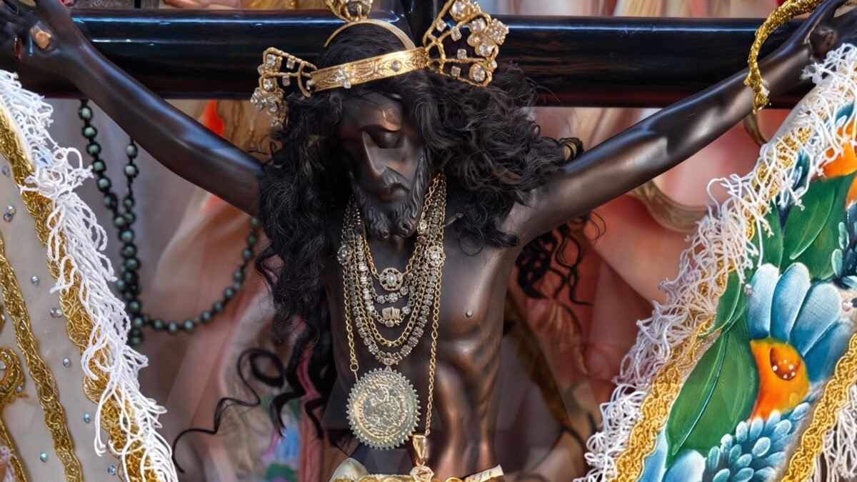 Denuncian robo de cadenas a imagen del Señor de Esquipulas en Chiapa de Corzo