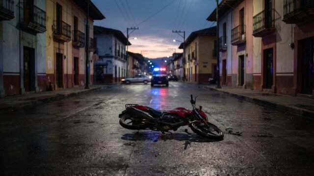 ¡Derrapa en plena madrugada!: motociclista acaba herido en la 4ª Sur de Tapachula