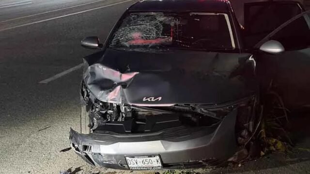 Desata carambola con vuelta en U: embiste a un Kia y luego a una moto en La Angostura