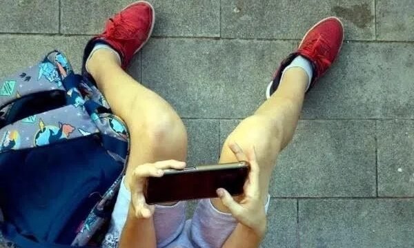 Desechan prohibición de celulares en aulas e impulsan educación digital en Senado