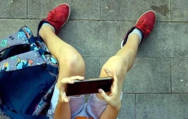 Desechan prohibición de celulares en aulas e impulsan educación digital en Senado