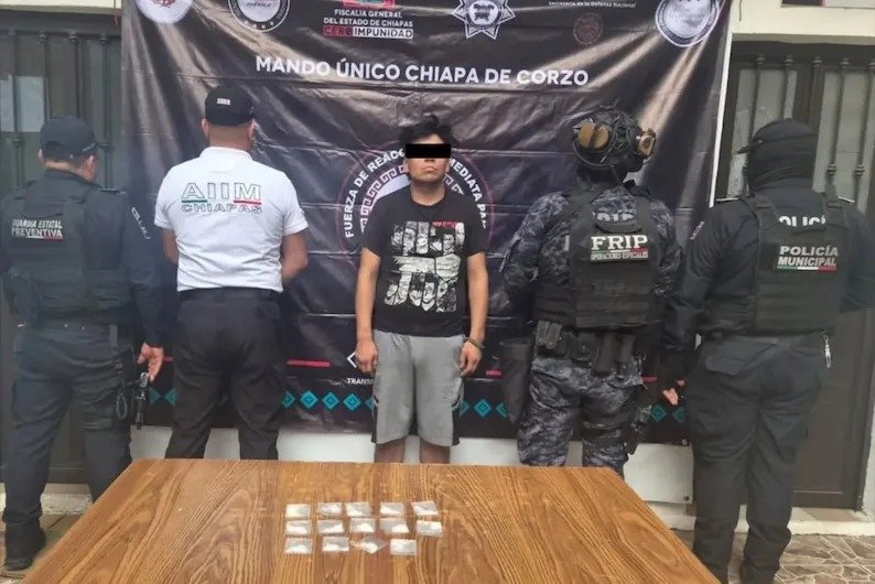 Detienen a alias Guiby con 14 dosis de cristal en Chiapa de Corzo