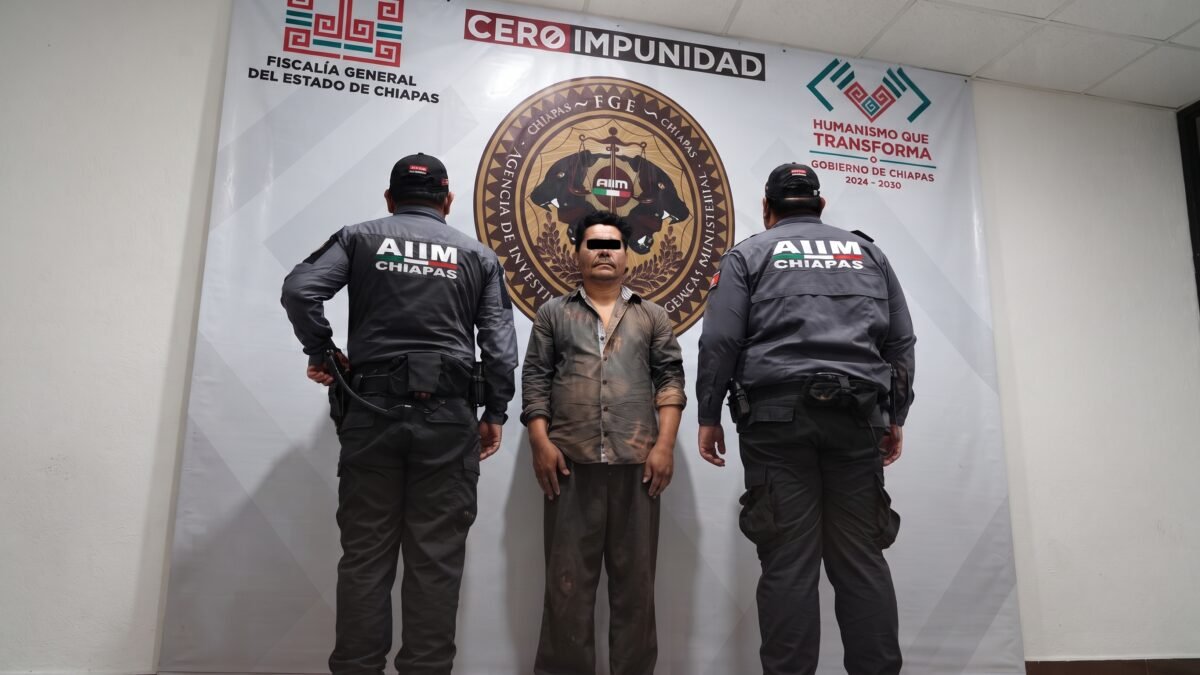 Detienen a campesino con 31 troncos y dos machetes en Tuxtla Gutiérrez
