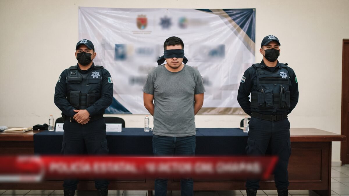 Detienen a hombre con 17 bolsitas de presunto cristal en el barrio San Roque de Tuxtla