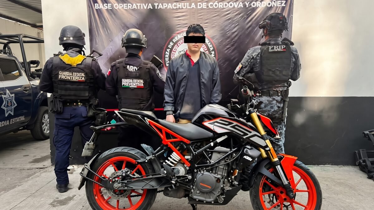 Detienen en Tapachula a motociclista que circulaba en moto con reporte de robo en Guatemala
