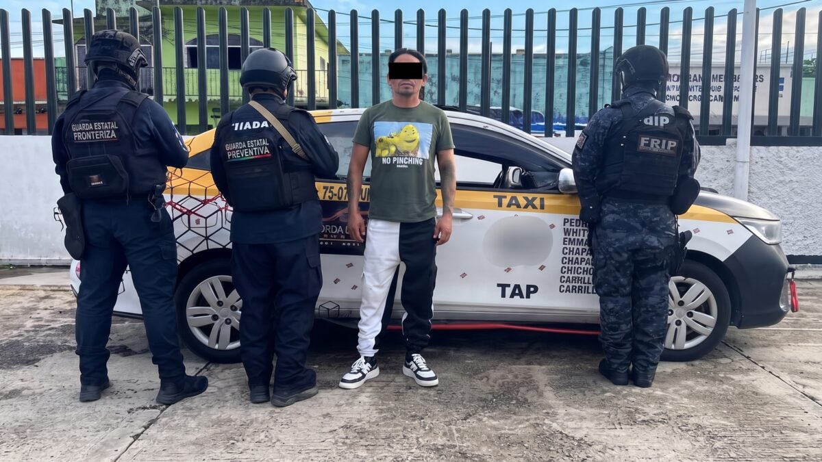 Detienen en Tapachula a taxista con 10 envoltorios de presunta marihuana