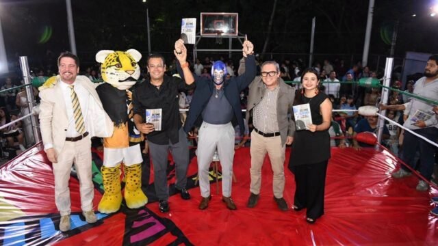Detrás de la máscara: Blue Demon Jr. abre su historia de dolor y resiliencia en la FIL Unach