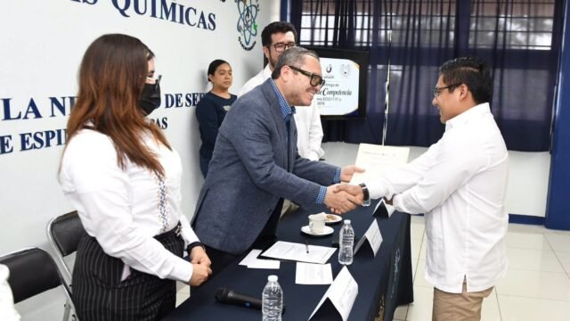 Docentes de la UNACH en Ocozocoautla obtienen certificaciones de Conocer