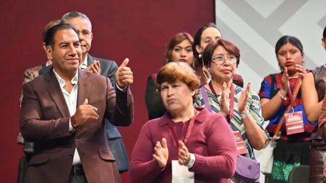 Eduardo Ramírez asiste a celebración por los 15 años de Morena en Ciudad de México