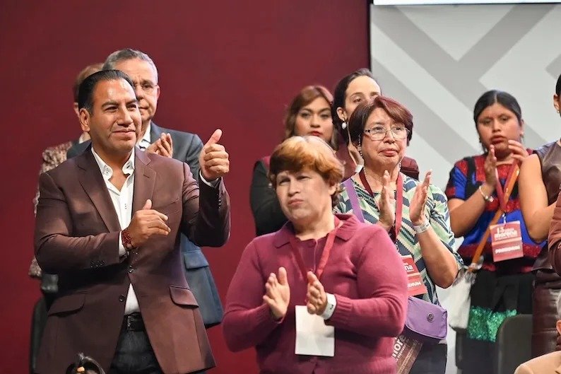 Eduardo Ramírez asiste a celebración por los 15 años de Morena en Ciudad de México