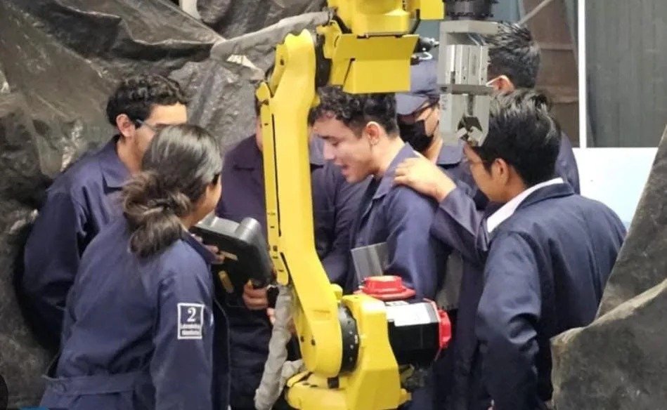 Egresados de ingeniería batallan por empleo ante falta de experiencia en Chiapas