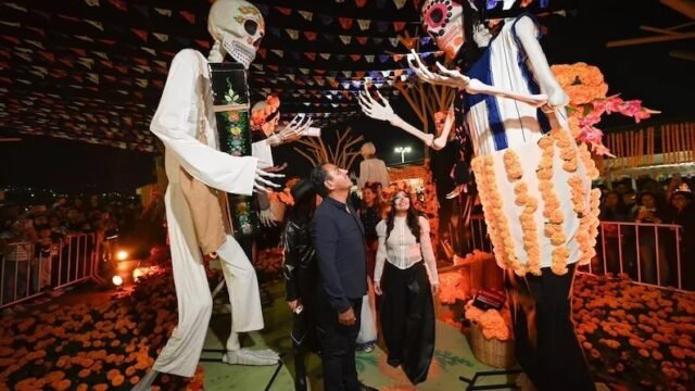 ¡Entre flores y calaveras gigantes!: Eduardo Ramírez inaugura el Festival Xibalbalam en Tuxtla