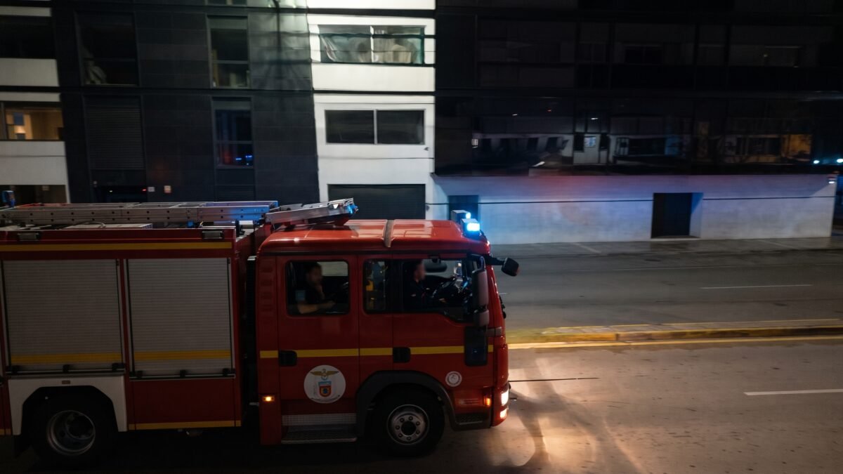 Escoltan en San Cristóbal el cuerpo del bombero fallecido en la autopista a Tuxtla
