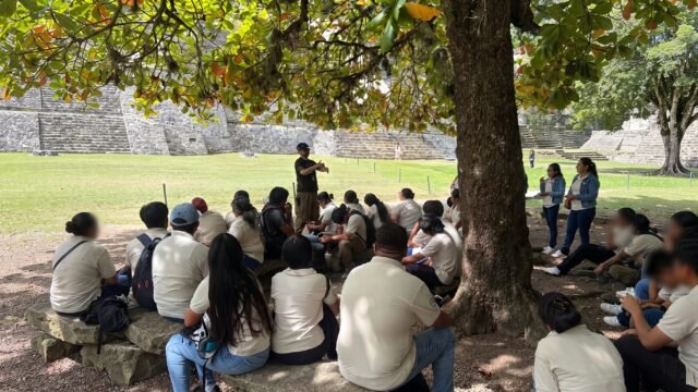 Estudiantes de la UBBJ recorren Parque Nacional y zona arqueológica de Palenque