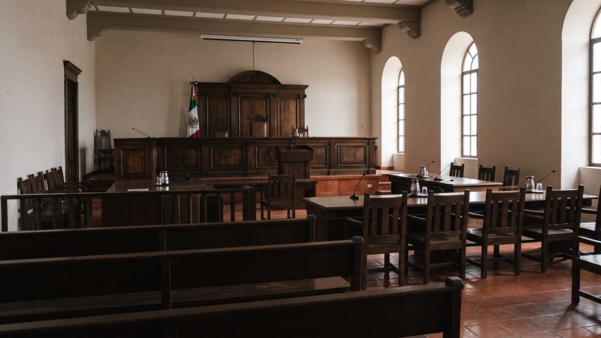 Exdirector de Pemex obtiene suspensión condicional por violencia familiar en Morelos