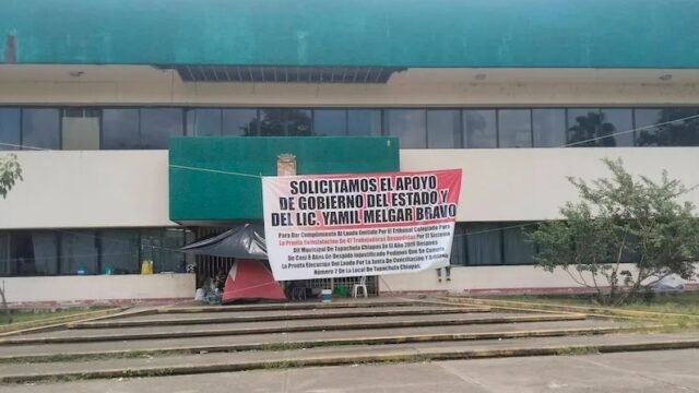 Extrabajadoras del DIF cumplen 29 días en protesta en Tapachula por laudo laboral