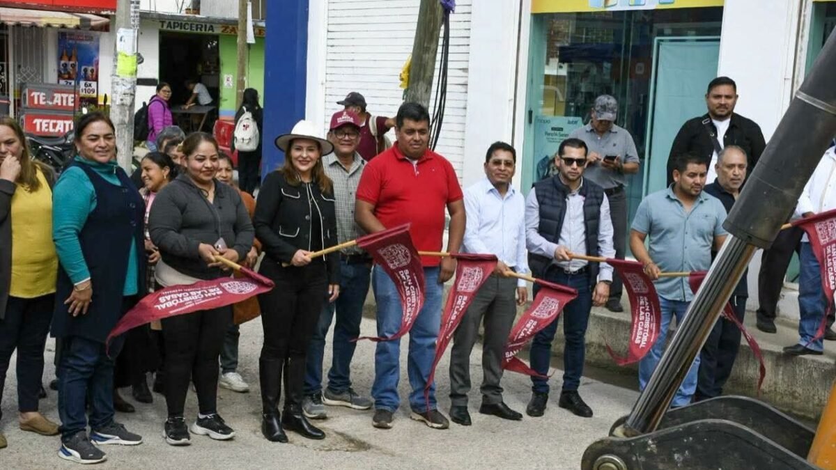 Fabiola Ricci inicia pavimentación de calle Aguascalientes en San Cristóbal