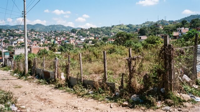 Familias de Ocozocoautla exigen certeza jurídica de terrenos pagados hace una década
