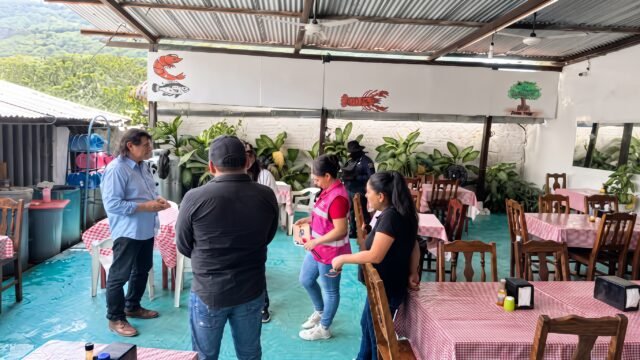 FGE imparte taller sobre trata de personas a personal municipal y empresarial en Mezcalapa