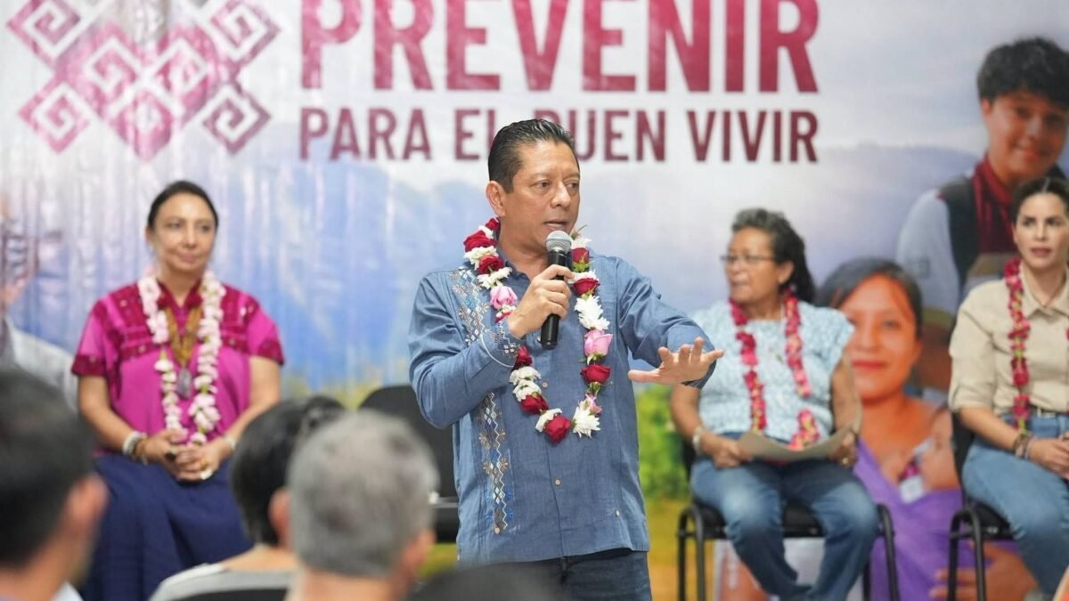 Fiscal Jorge Llaven impulsa prevención y seguridad en colonia Las Torres de Tuxtla