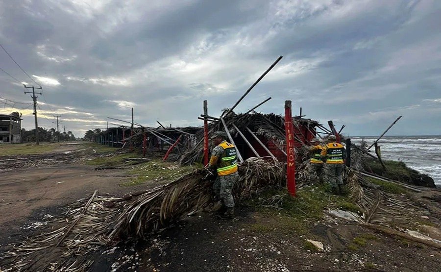 ¡Frente frío arrasa en Veracruz: despliegan a 953 militares para rescatar a damnificados!