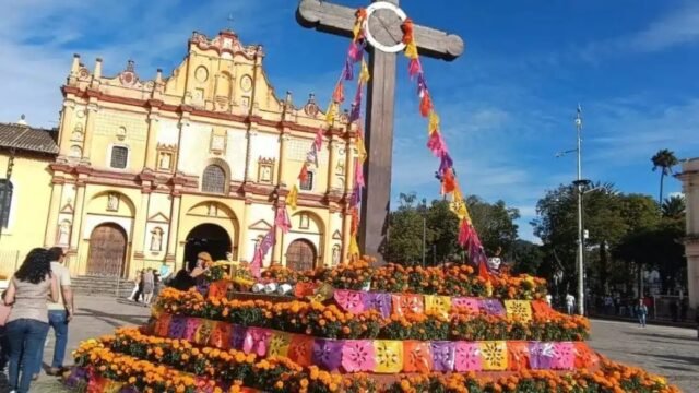 Frío, flores y posh: turistas extranjeros invaden San Cristóbal por el Día de Muertos