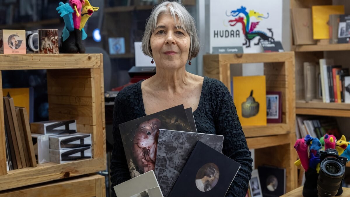 Gana la Medalla al Mérito Fotográfico: Ana Casas Broda, la mirada que convirtió su infancia en arte