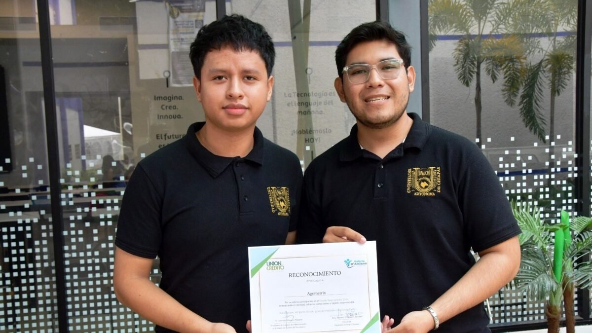 Ganan primer lugar con Agrometrix: estudiantes de Tapachula crean alerta de roya por WhatsApp