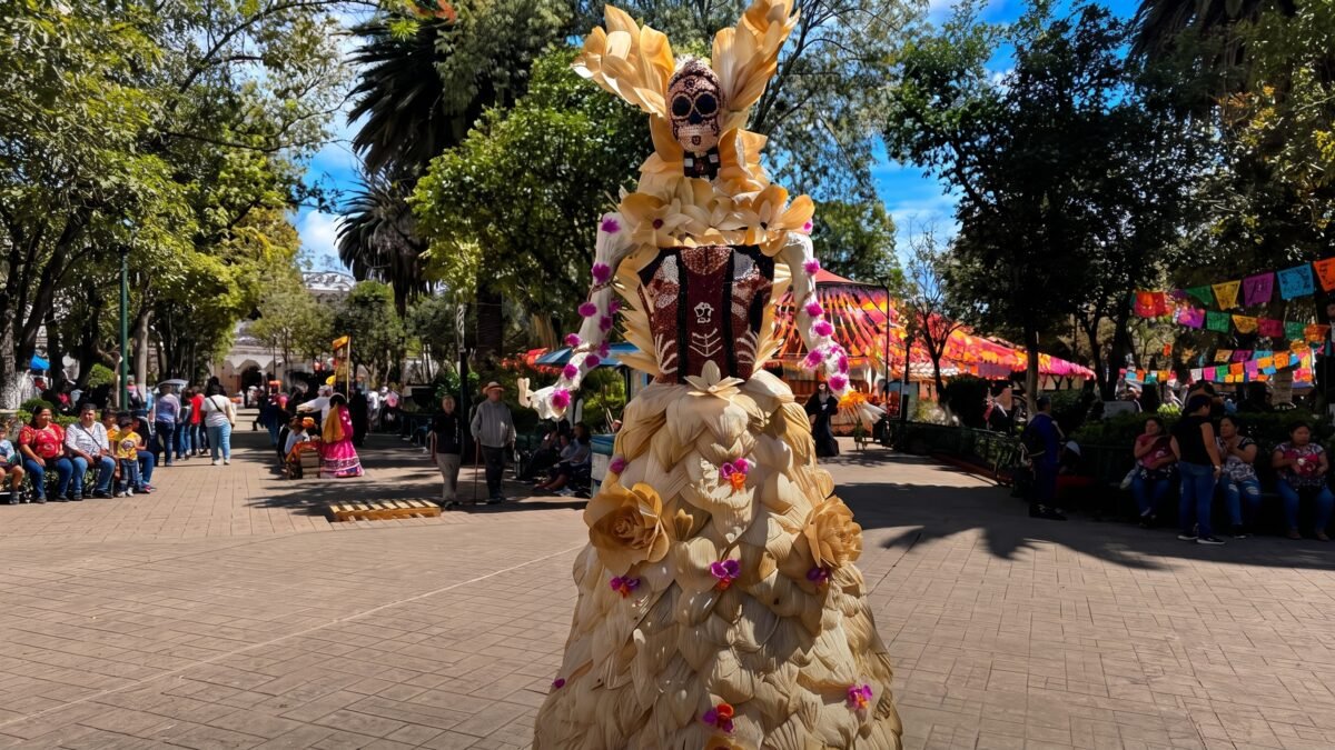 ¡Gigantes de muerte toman San Cristóbal!: arranca concurso de Catrinas de 20 mil pesos