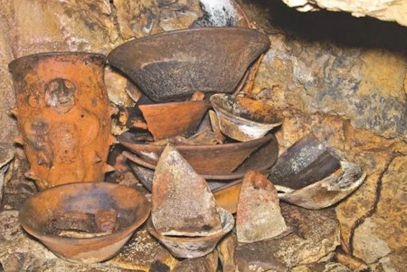 Hallan 180 piezas zoques de rituales de lluvia en cueva de Cintalapa