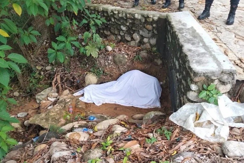 Hallan sin vida a hombre de 45 años bajo un puente de alcantarilla en Mapastepec