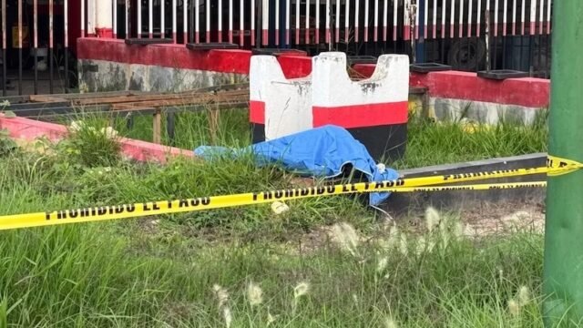 Hallan sin vida a joven junto a llantera en bulevar de Comitán