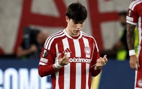 Hormiga González juega solo diez minutos en triunfo de Olympiacos ante Panetolikos