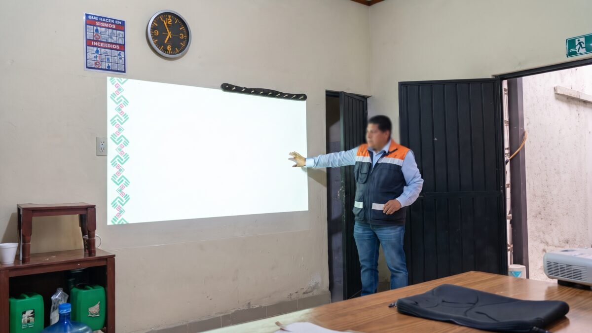 Imparten curso de higiene y manejo de alimentos en mercado San Ramón de San Cristóbal