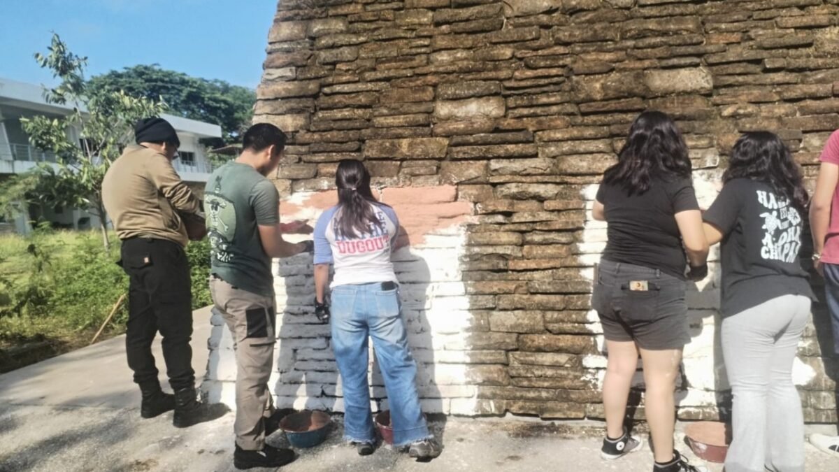 Imparten taller de restauración con cal viva a estudiantes de Arqueología de Unicach