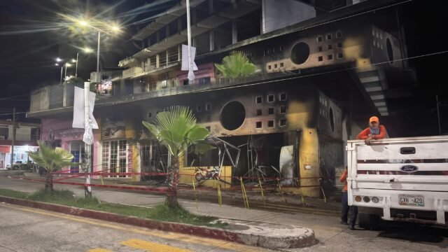 Incendio arrasa con taller de motocicletas en Pijijiapan sin dejar lesionados