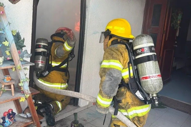 Incendio daña casa de dos niveles en fraccionamiento Bugambilias de Tuxtla