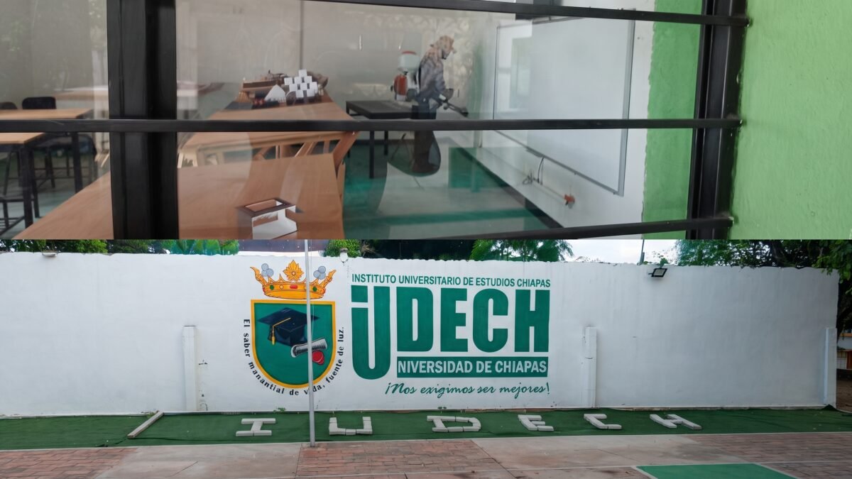 Intensifican fumigación en escuelas de Cintalapa para prevenir enfermedades por vectores