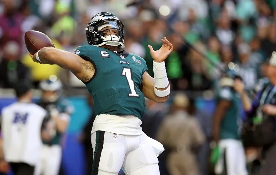 Jalen Hurts, quarterback de Eagles, es diagnosticado con trombosis y embolia