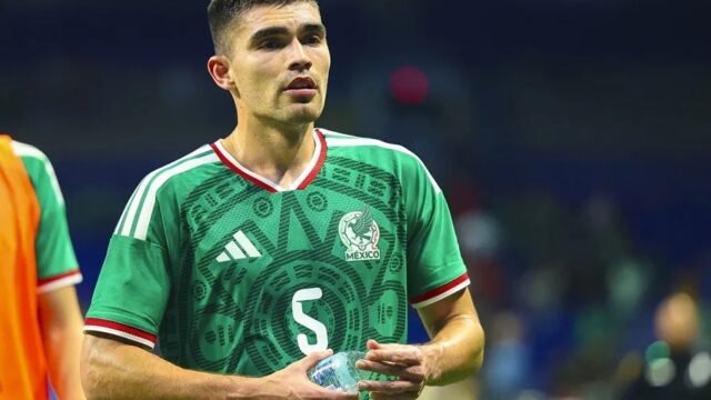 Johan Vásquez estaría en la mira del Atlético de Madrid como refuerzo defensivo